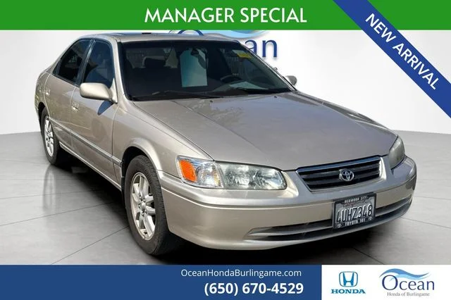 2001 Toyota Camry XLE V6 4AT's photo