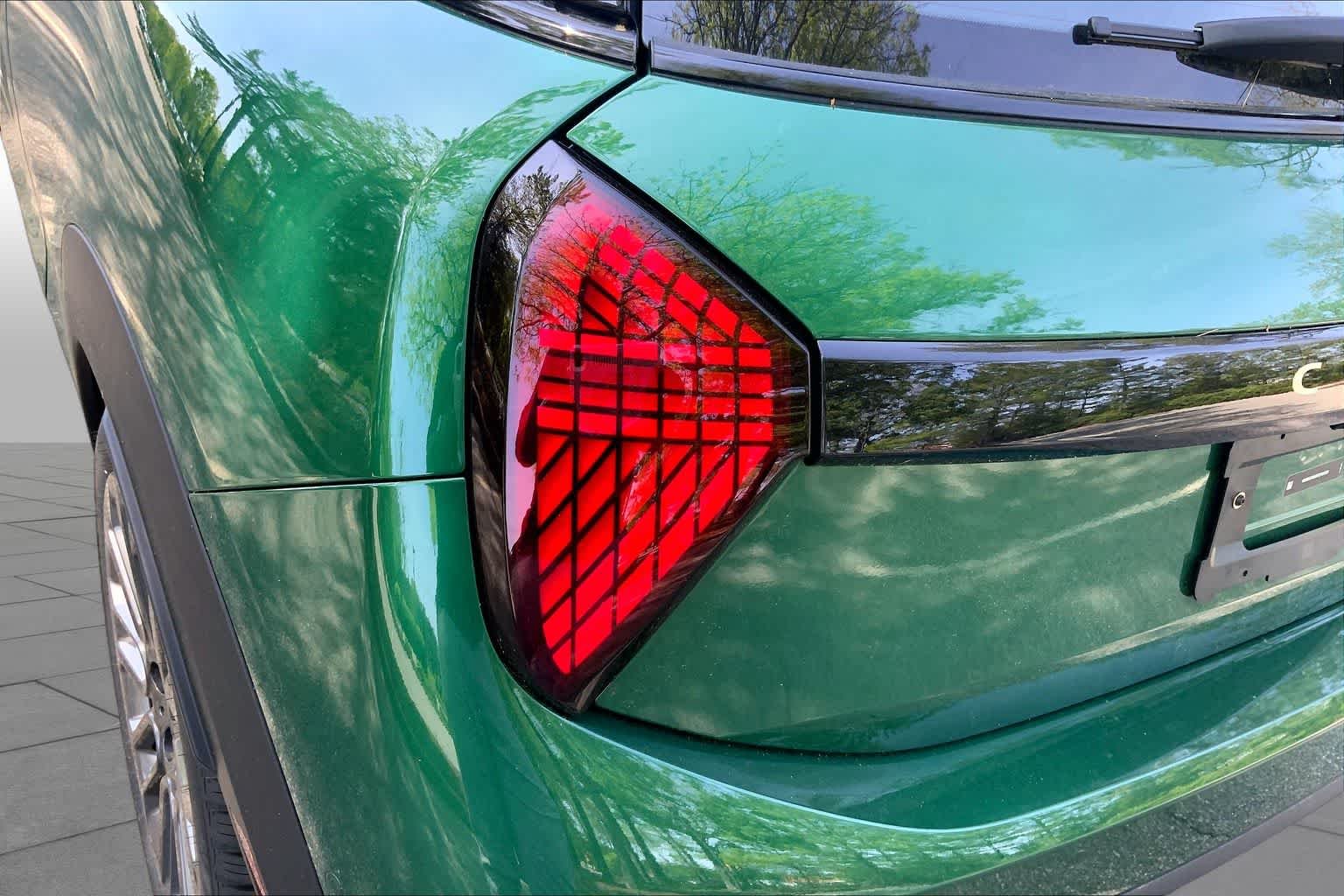 New 2026 British Racing Green IV Metallic MINI Signature Plus image 14