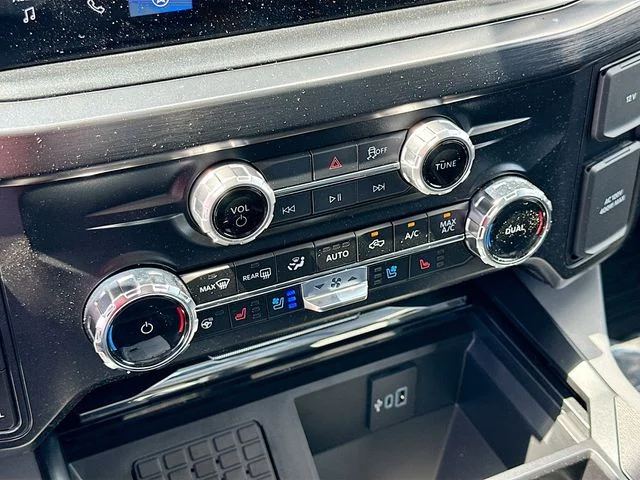 New 2026 Oxford White Ford Lariat image 10