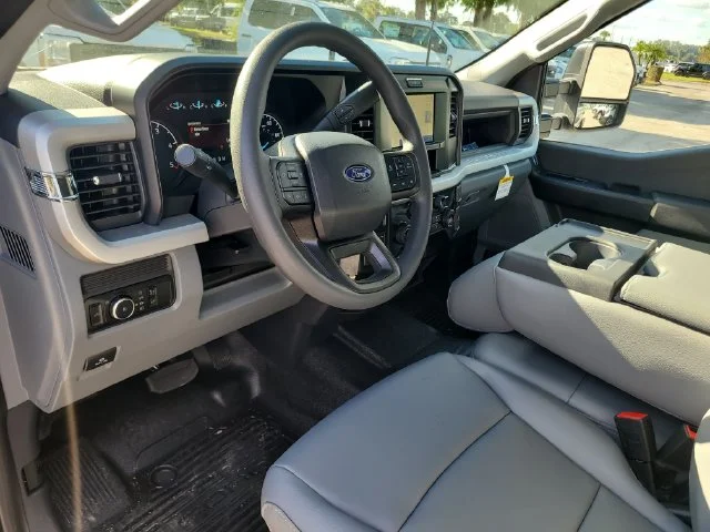 New 2027 Oxford White Ford XL 4WD CREW CAB image 18