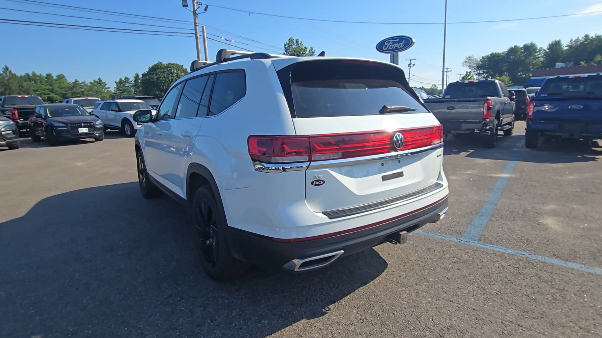 Used 2024 Pure White Volkswagen 2.0T SE w/Technology image 18