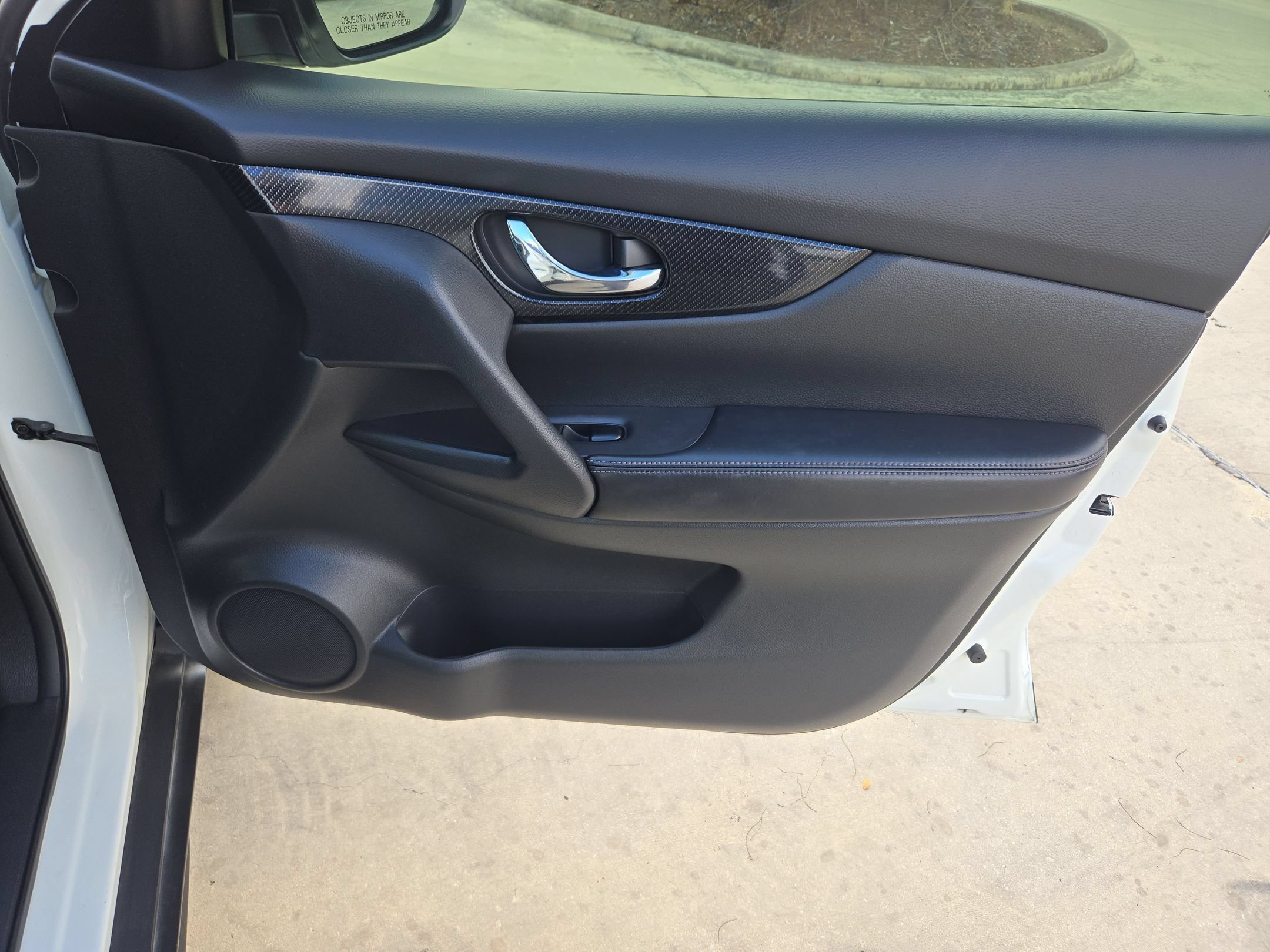 Used 2018 Pearl White Nissan SL image 32