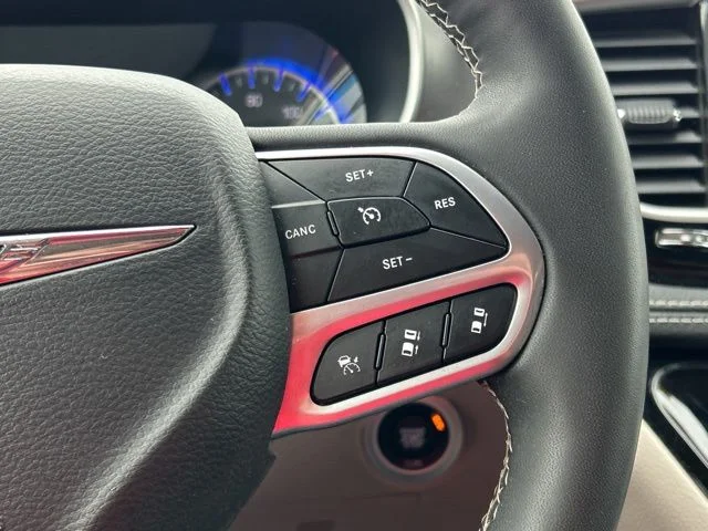 Used 2024 Bright White Clearcoat Chrysler Touring L image 39