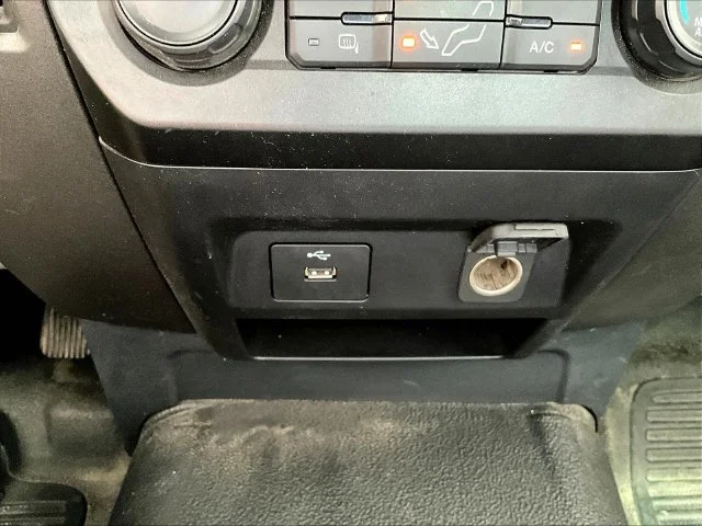 Used 2022 White Ford XL image 19