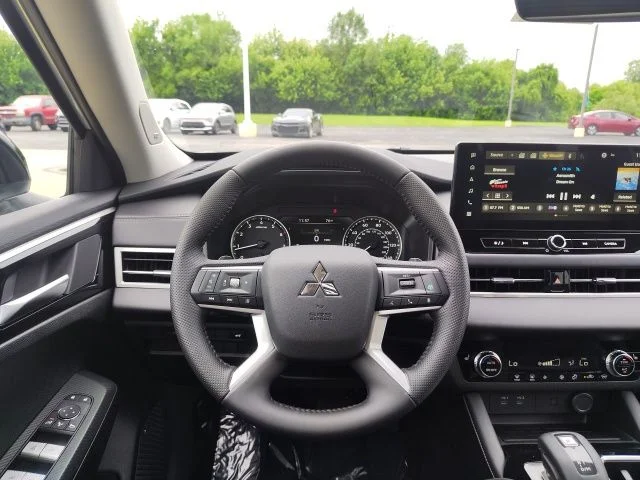 New 2025 White Mitsubishi Trail Edition image 15