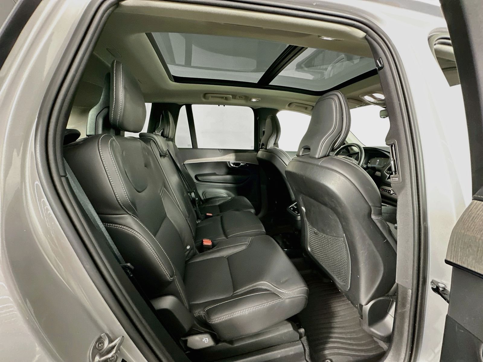 Used 2023 Silver Volvo Ultimate image 30