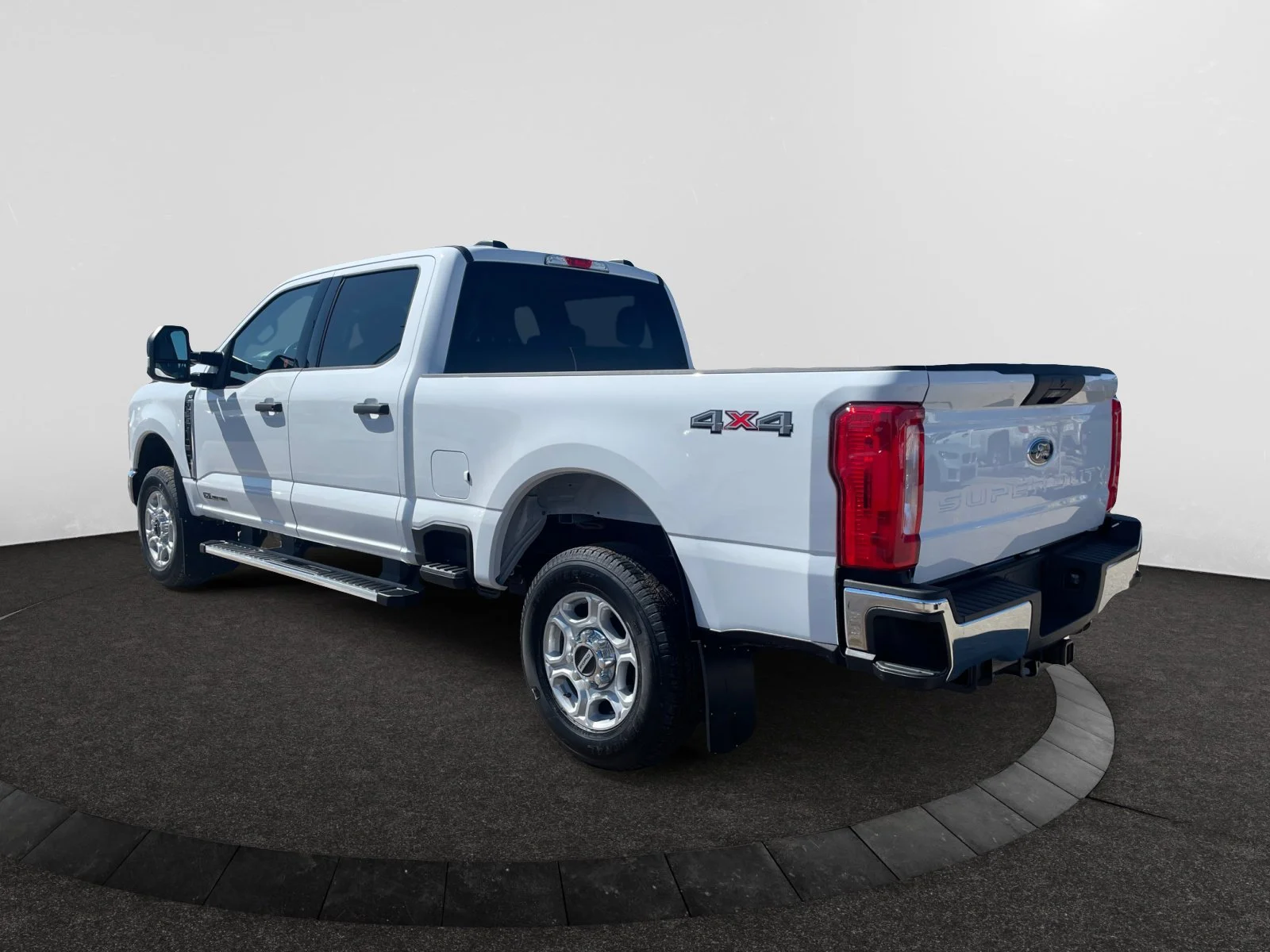 New 2026 Oxford White Ford XLT image 3