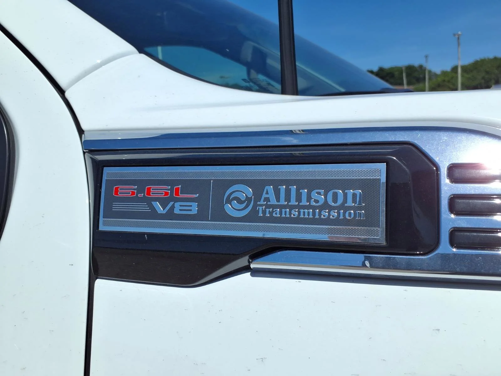 New 2026 Summit White GMC Pro image 2
