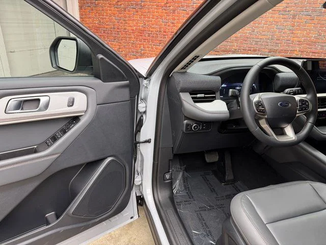 New 2026 Space White Metallic Ford Active image 9