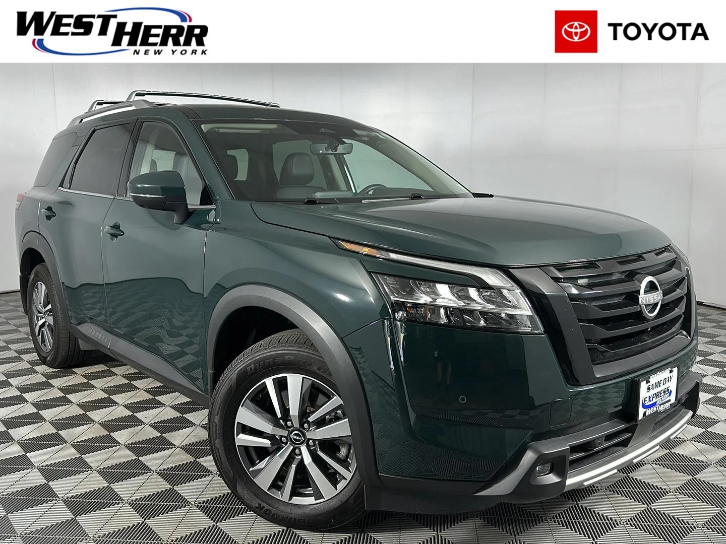 Used 2024 Obsidian Green Pearl Nissan SL image 1