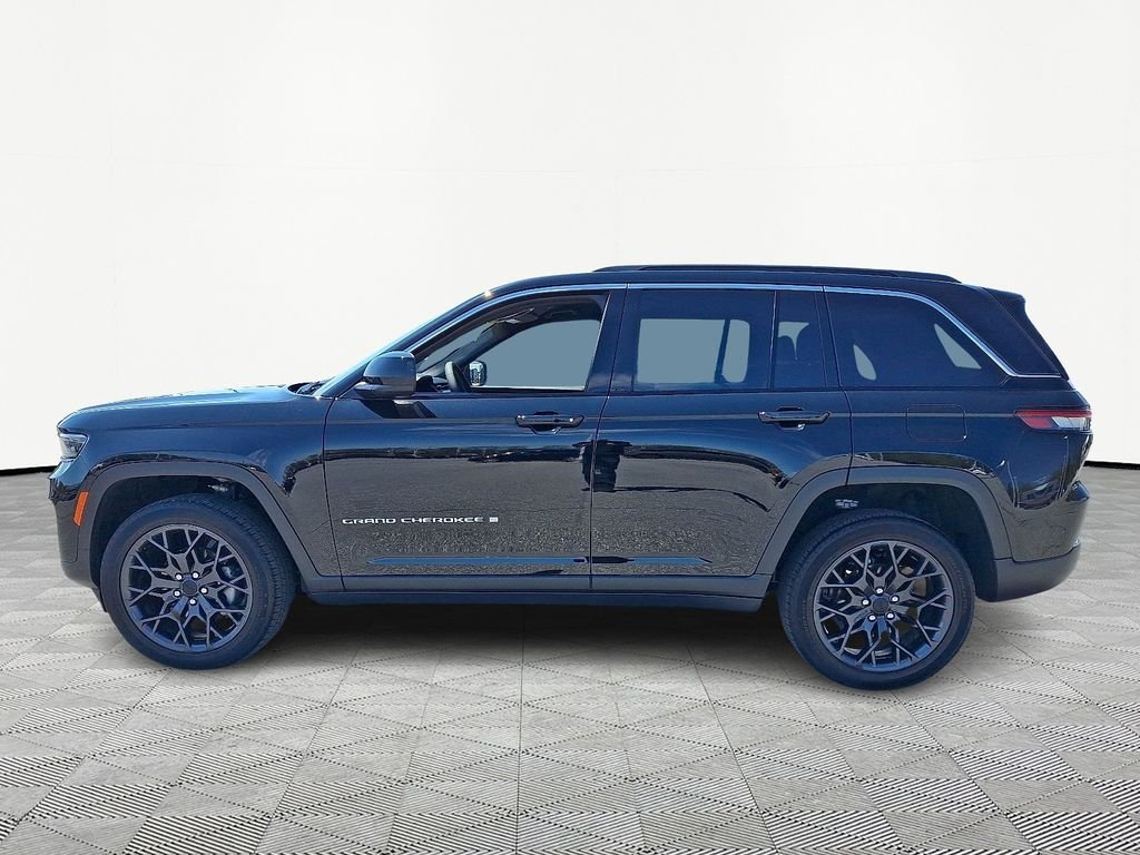 Used 2025 Black Jeep Laredo image 4