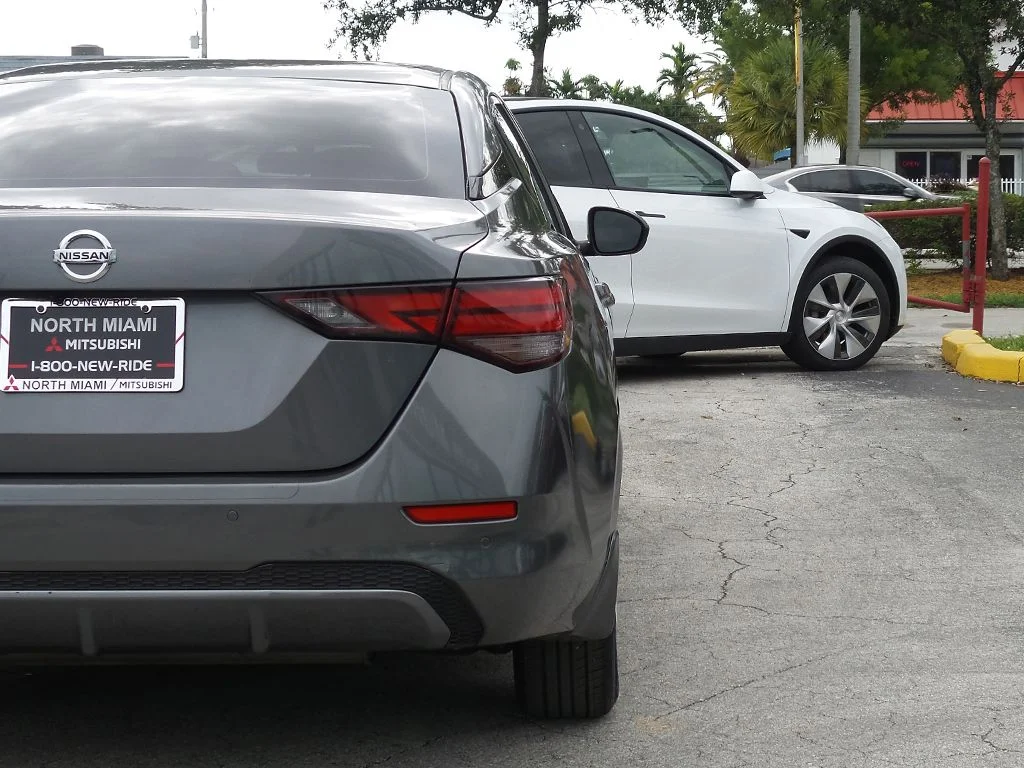 Used 2020 Gray Nissan S image 13