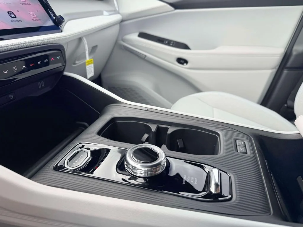 New 2026 White Jeep Laredo image 23