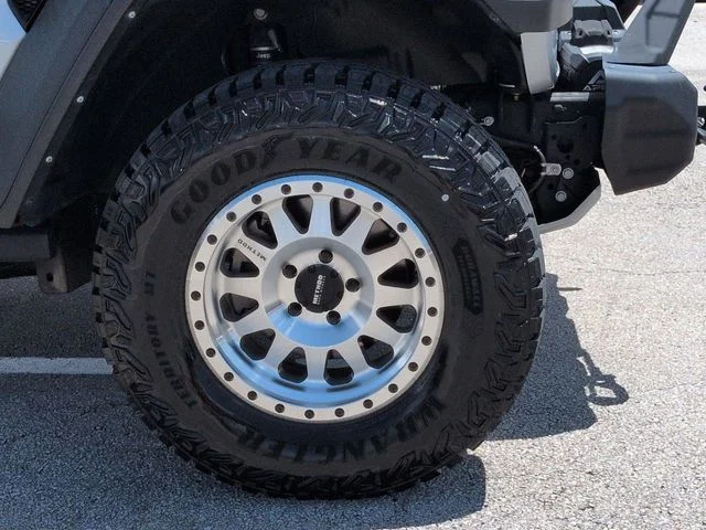 Used 2022 Silver Jeep Mojave image 11