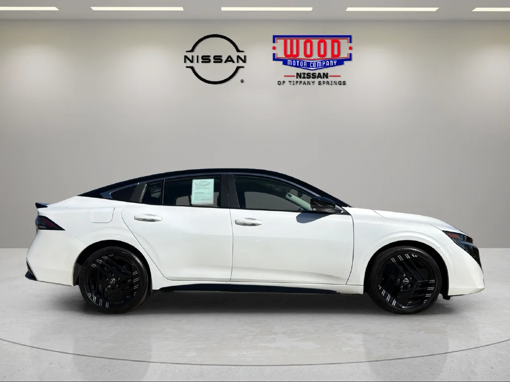 Certified Used 2026 Aspen White Super Black Nissan SR image 2
