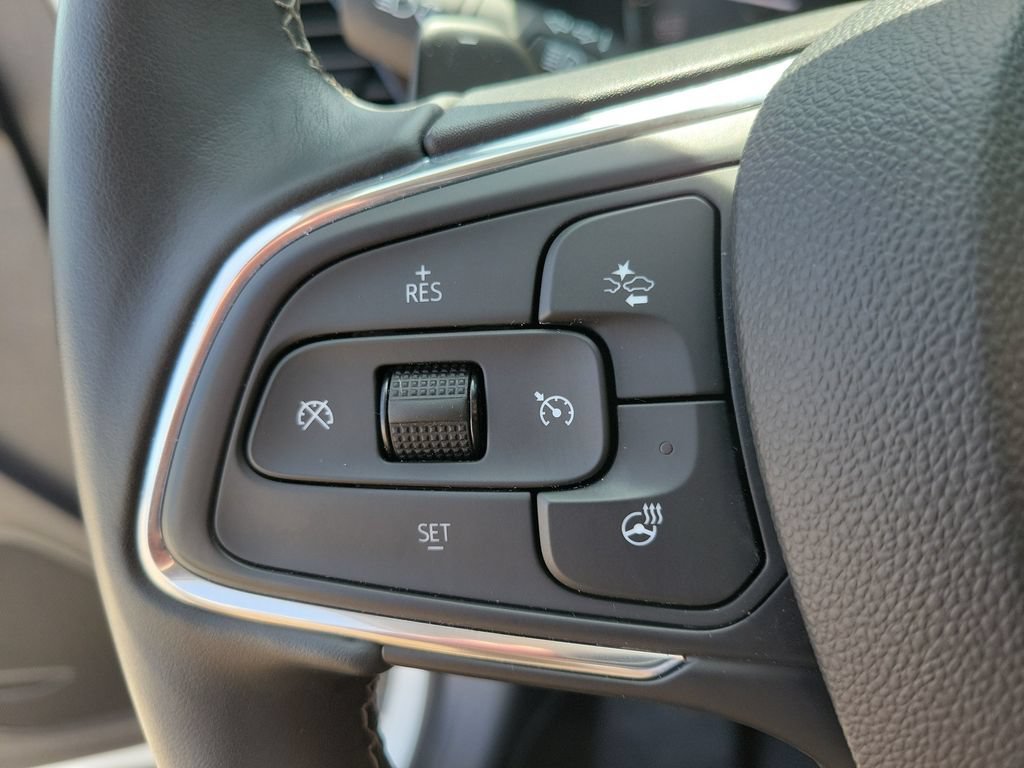 Used 2023 Summit White Buick Essence image 22