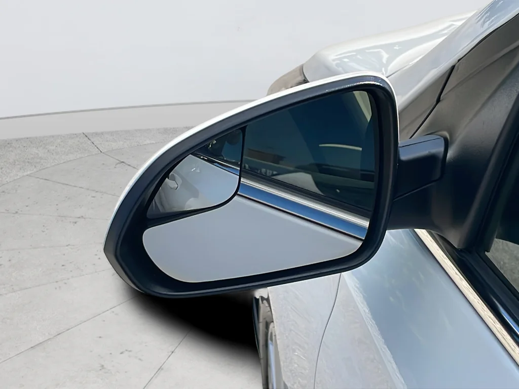 Used 2022 White Hyundai SEL image 37