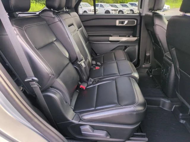 Used 2024 Silver Ford XLT image 31