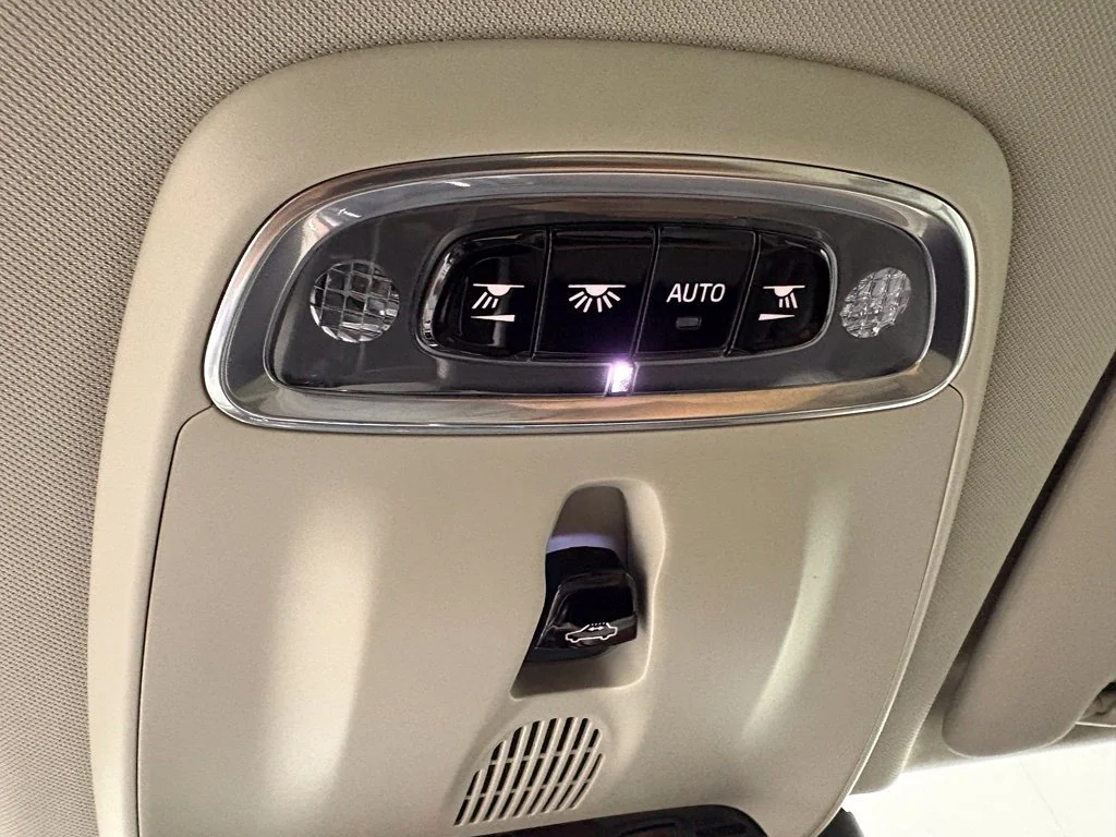 Used 2021 Blue Volvo T5 Momentum image 34
