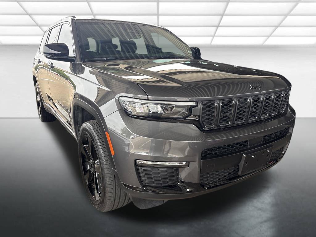 Used 2025 Gray Jeep Limited 4x4 image 1