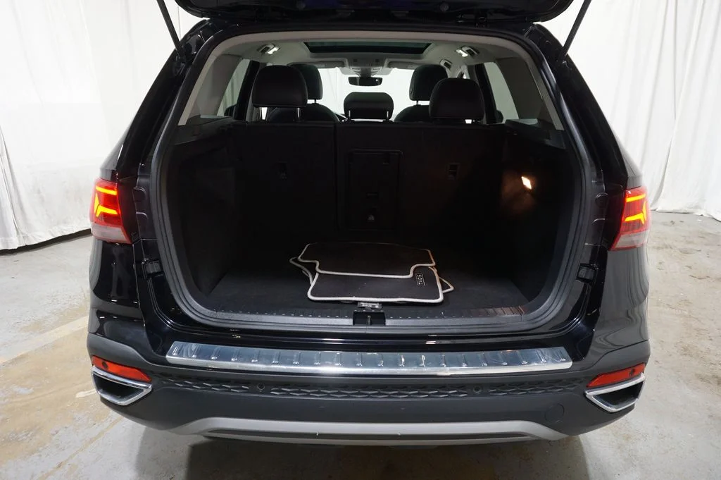 Certified Used 2023 Black Volkswagen 1.5T SEL image 16