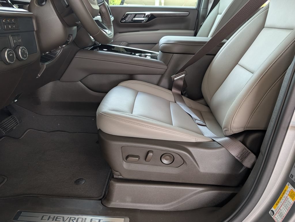 2026 Chevrolet Suburban LT - Photo 10