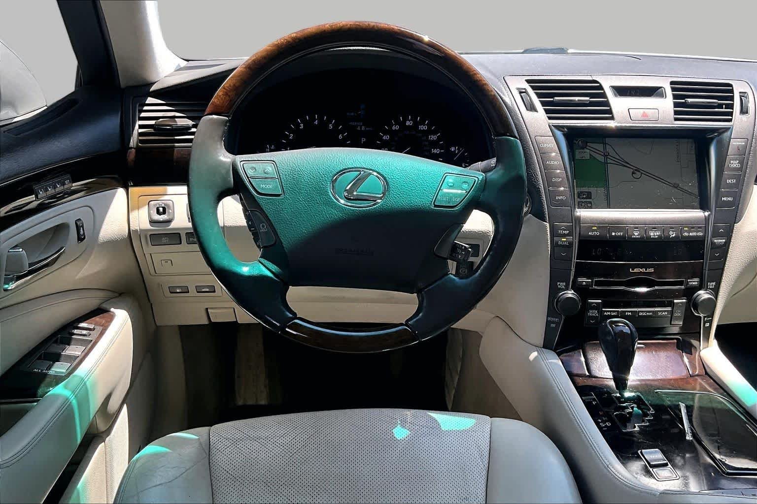Used 2007 Starfire Pearl Lexus LWB image 5