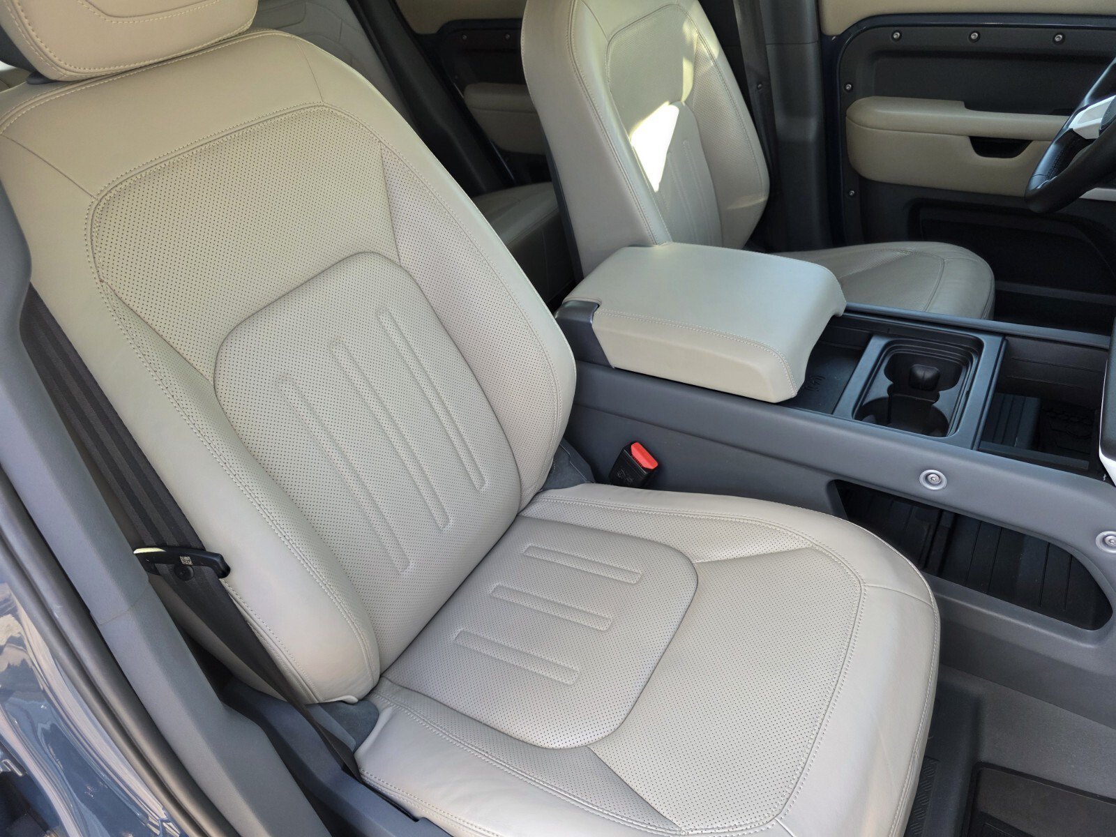 Used 2020 Tasman Blue Metallic Land Rover 110 P400 HSE image 27