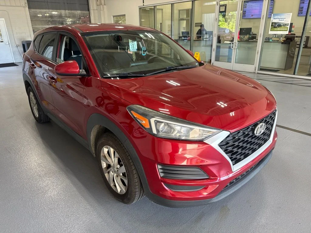 Certified Used 2021 Red Hyundai SE image 2