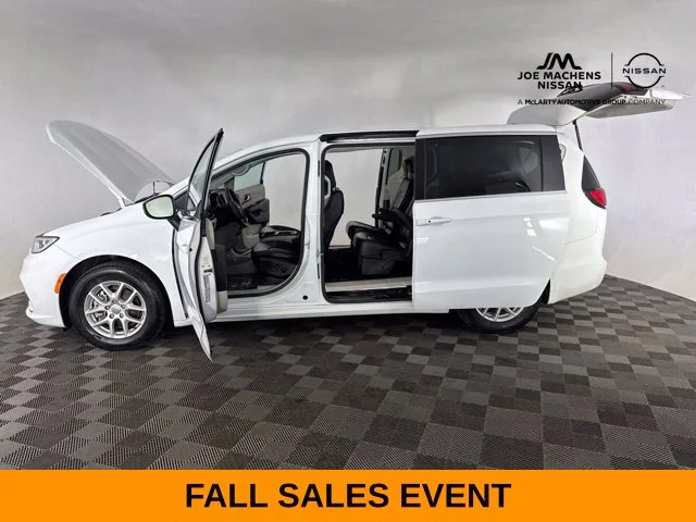 Used 2023 White Chrysler Touring L image 12