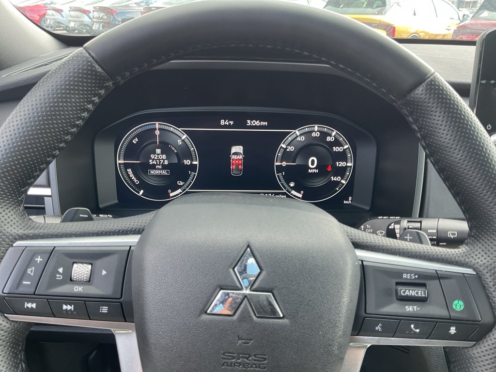 Used 2025 White Diamond Mitsubishi SEL Black Edition image 31