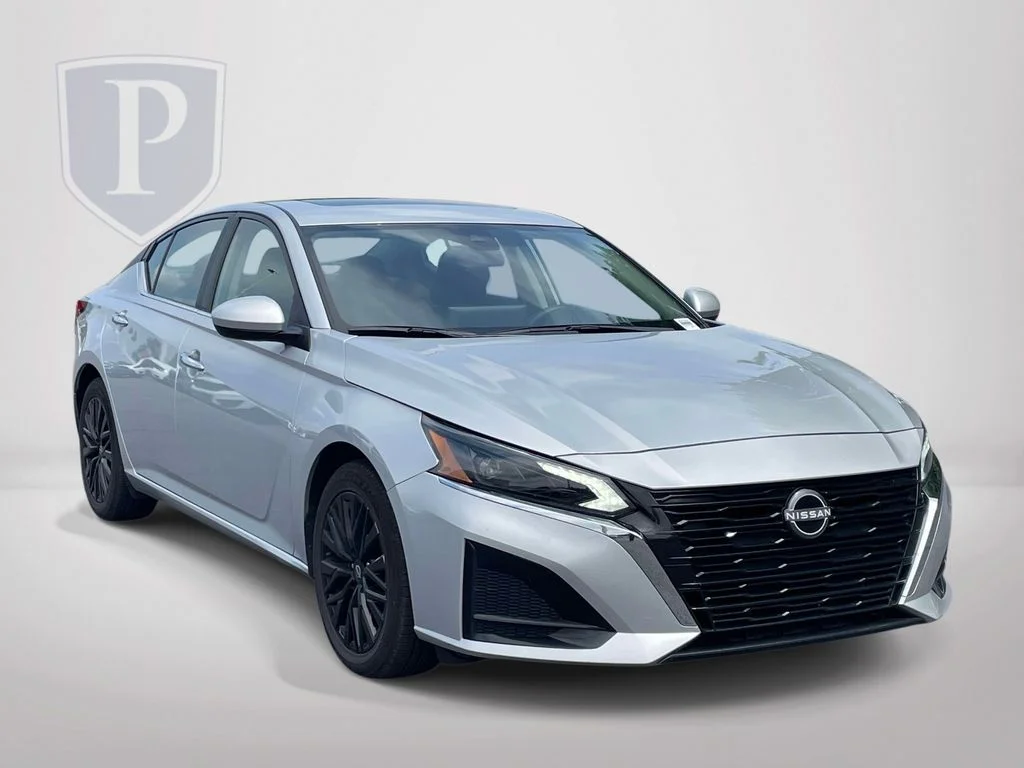 Used 2025 Silver Nissan 2.5 SV image 1