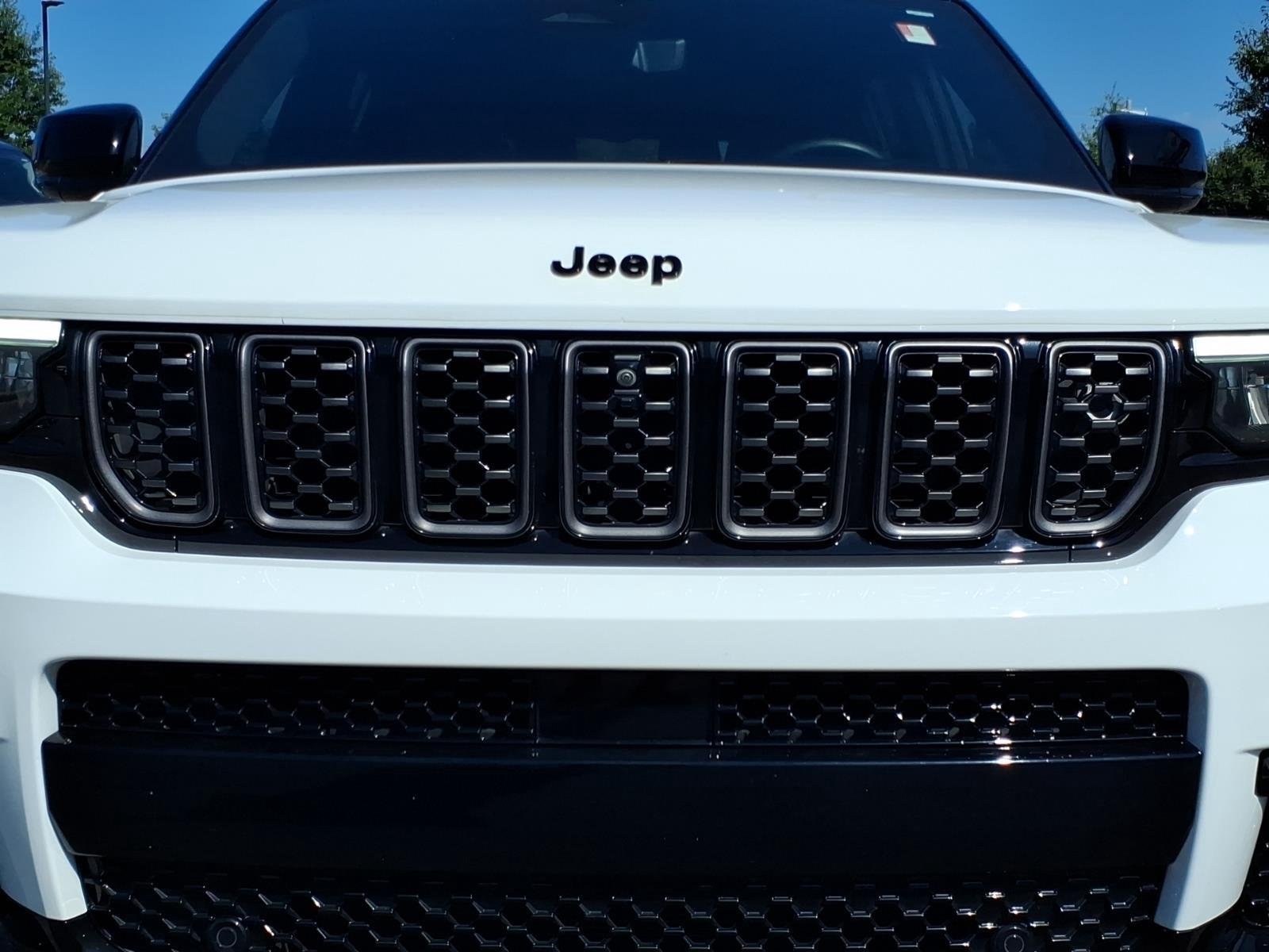 Used 2024 Bright White Clearcoat Jeep Summit image 15