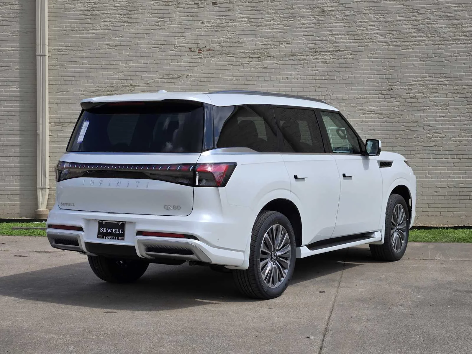 New 2026 RADIANT WHITE INFINITI Luxe 2WD image 3