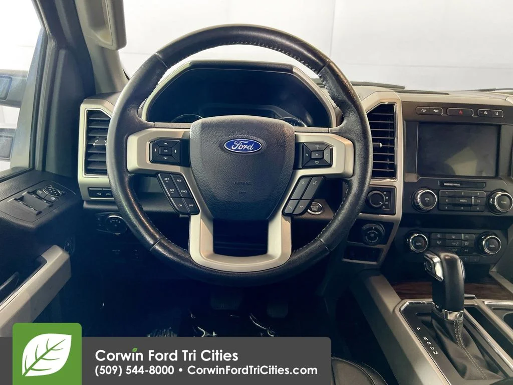 Used 2020 Magnetic Metallic Ford Lariat image 25