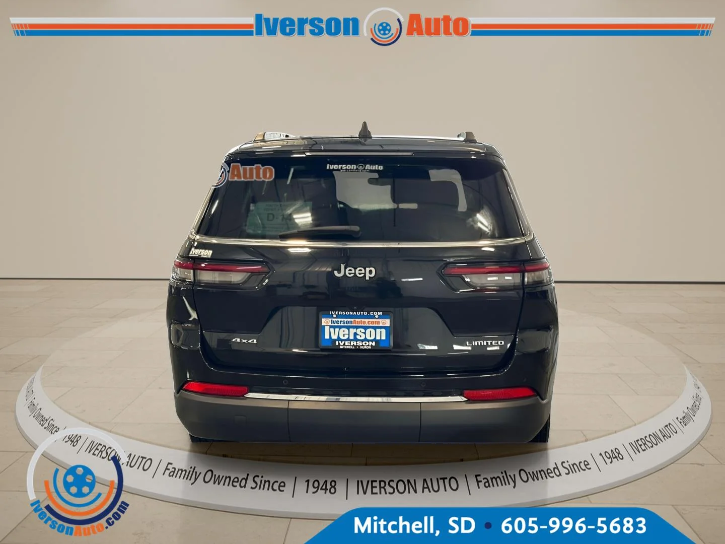 Used 2023 Diamond Black Crystal Pearlcoat Jeep Limited image 8