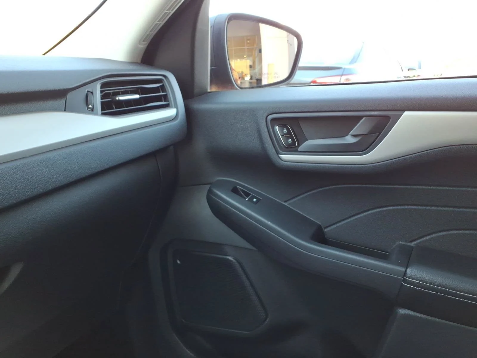 2022 Ford Escape SE - Photo 28