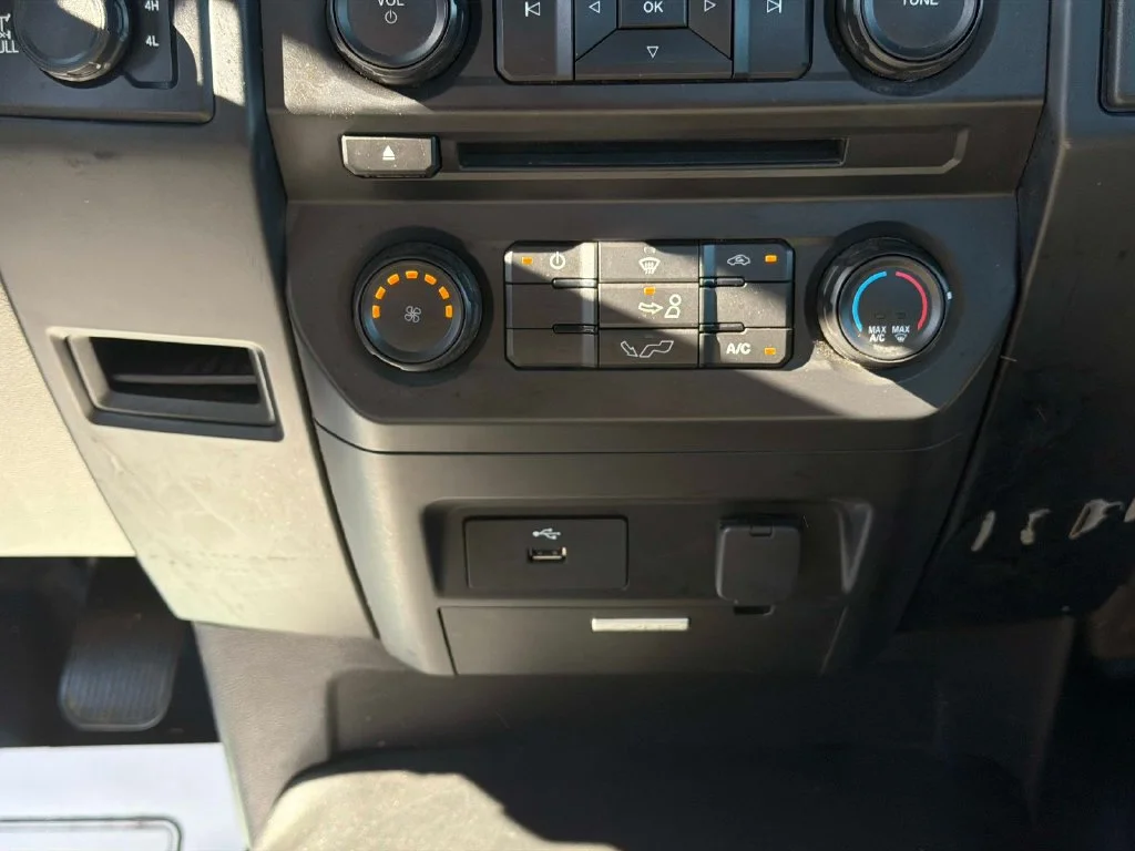 Used 2018 White Ford XL image 20
