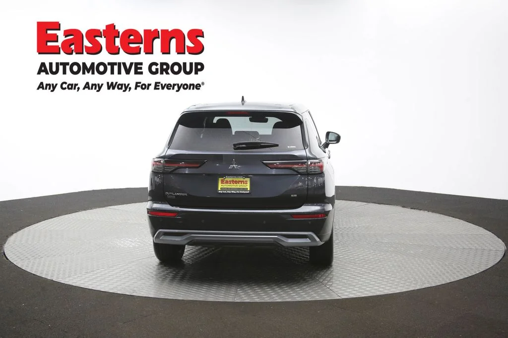 Used 2025 Gray Mitsubishi SE image 38