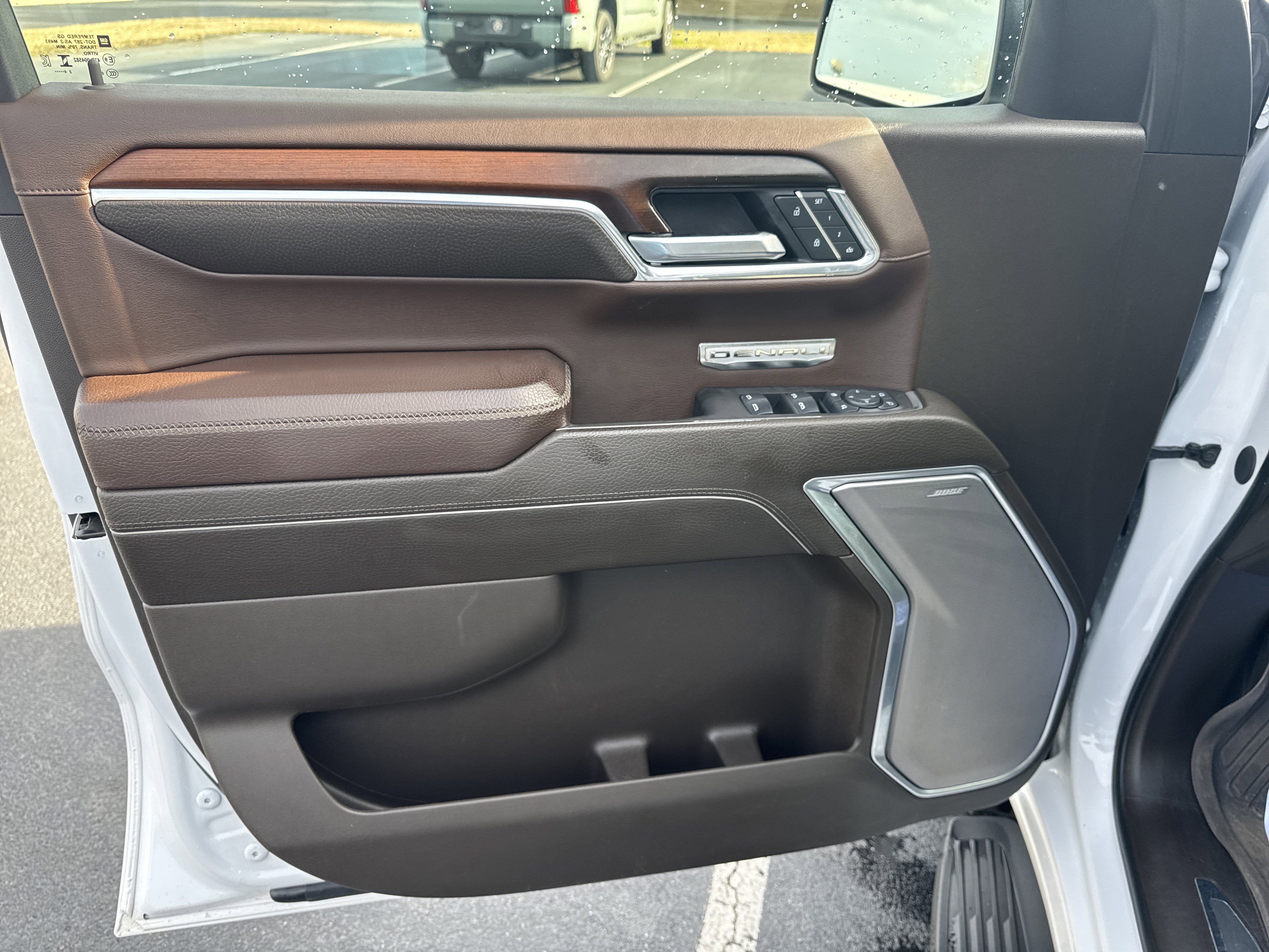 Used 2025 White Frost Tricoat GMC Denali image 23