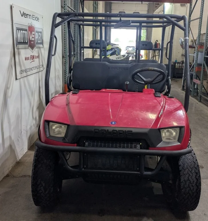 Used 2009 RED Polaris Crew image 4