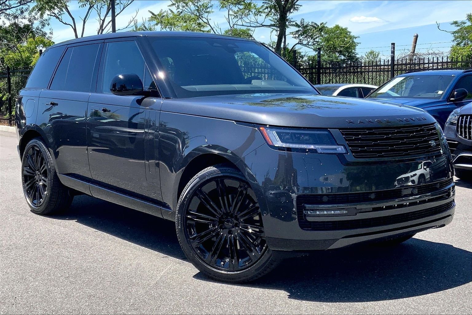 New 2026 Carpathian Grey Land Rover SE image 2