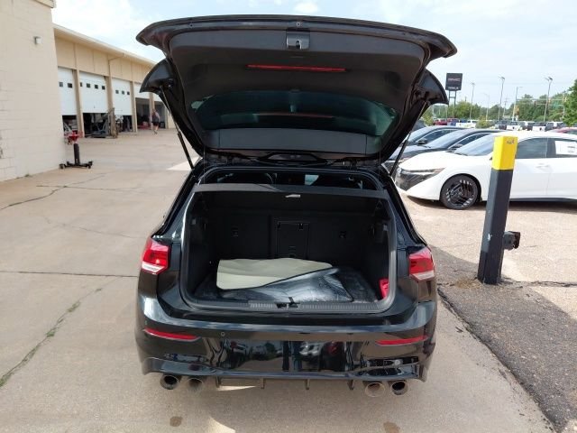 Used 2025  Volkswagen 2.0T image 26