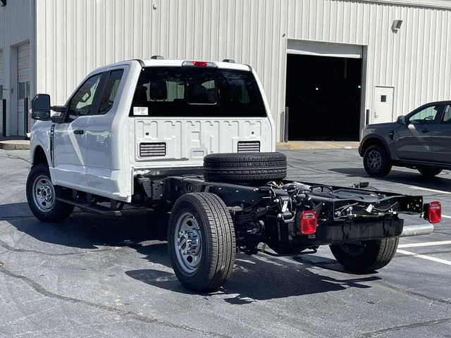 New 2026 Oxford White Ford XL image 4