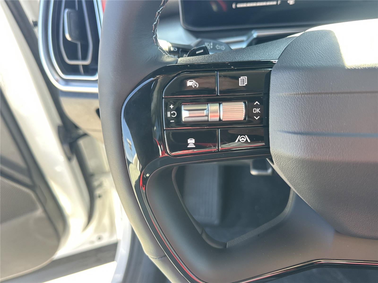 New 2026 Snow White Pearl Kia EX image 9