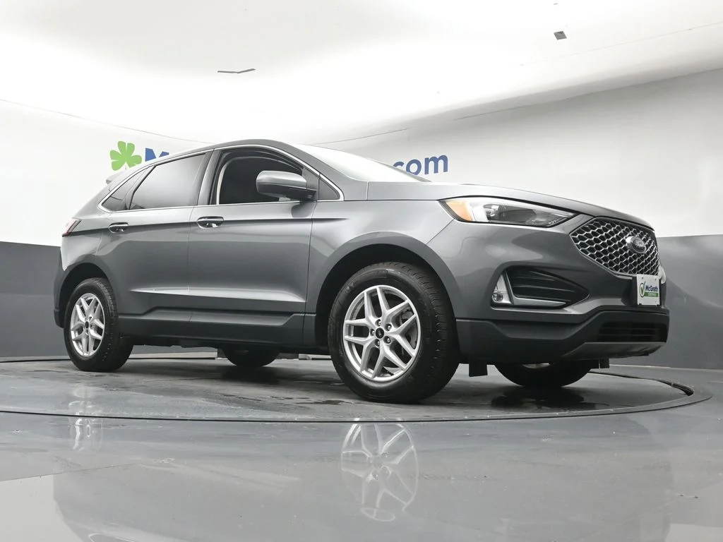 Used 2024 Gray Ford SEL image 26