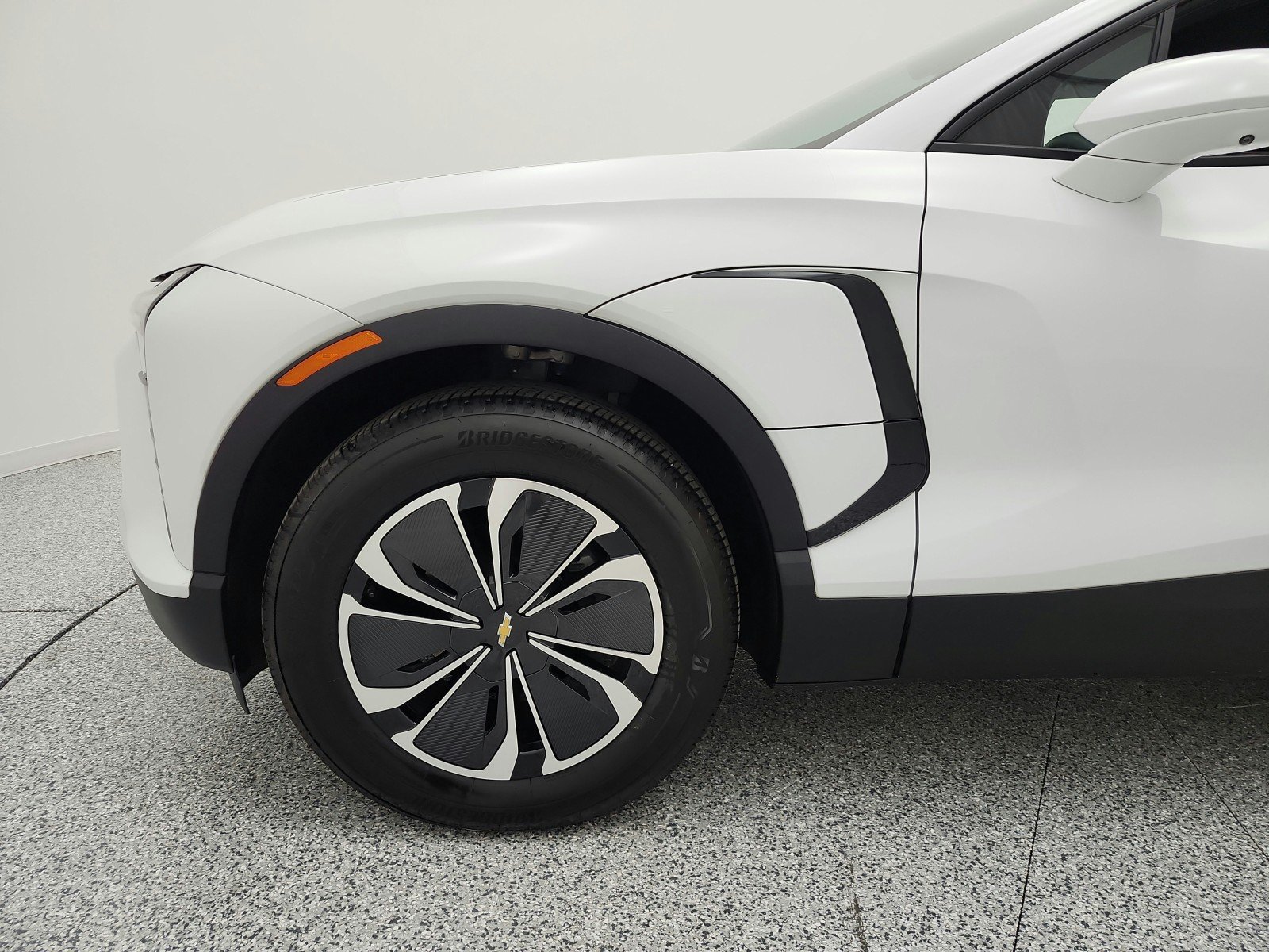 Used 2024 Summit White Chevrolet eAWD LT image 17