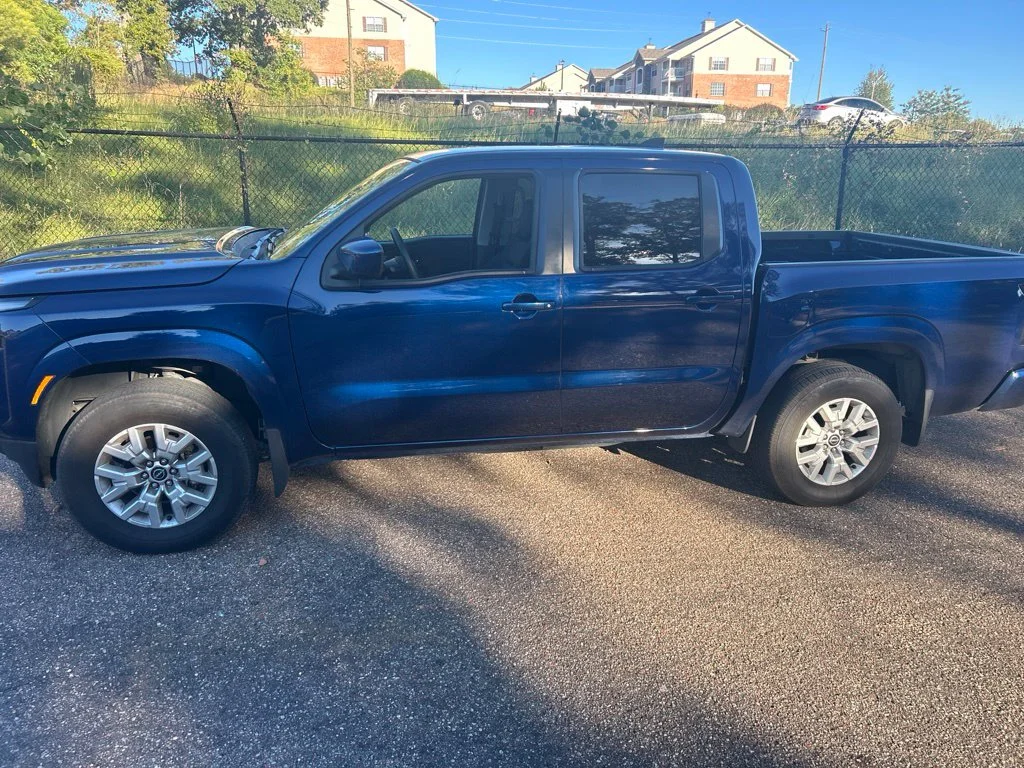 Used 2022 Blue Nissan SV image 5