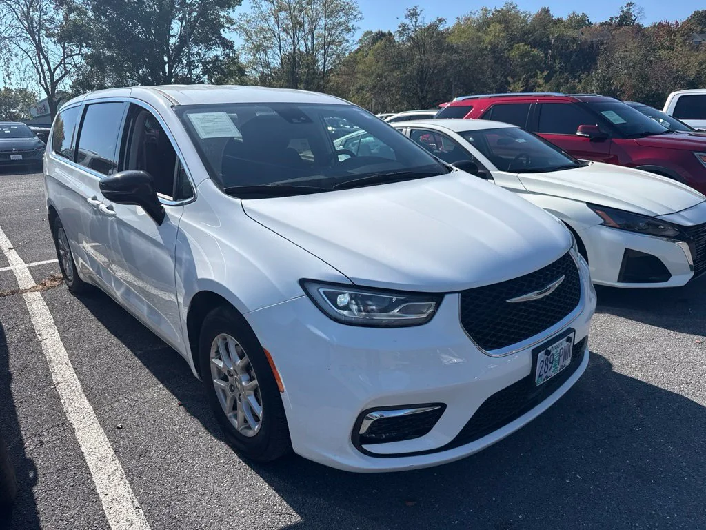 Used 2024 White Chrysler Touring L image 1