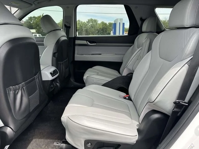 Used 2023 White Hyundai SEL image 15